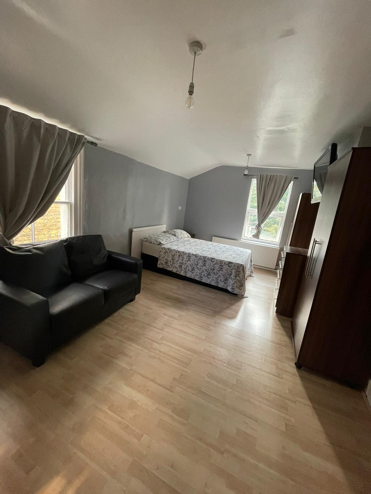 Large Double Room Albert Square, Stratford/Maryland E15 1HH